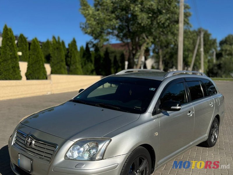 2005' Toyota Avensis photo #2