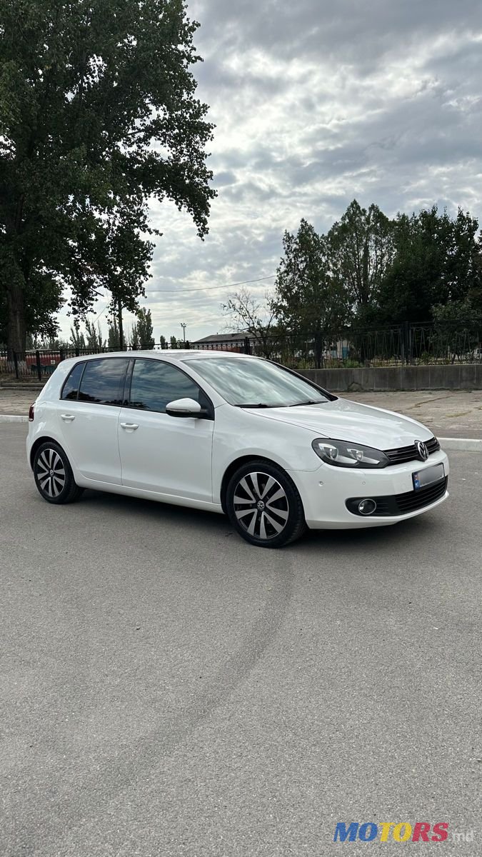 2010' Volkswagen Golf photo #2