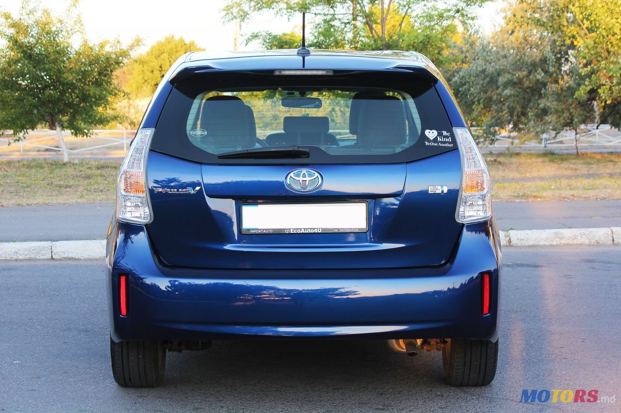 2014' Toyota Prius v photo #6