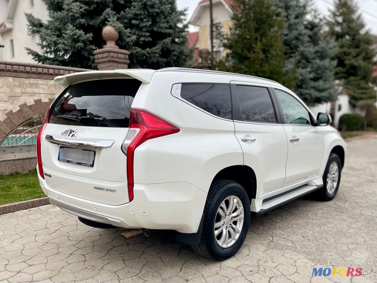 2017' Mitsubishi Pajero Sport photo #4