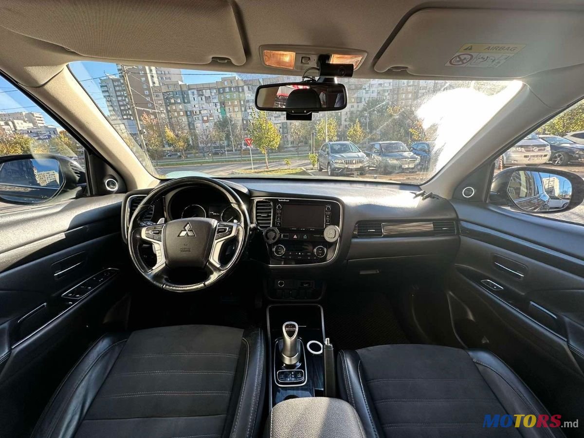 2015' Mitsubishi Outlander photo #4