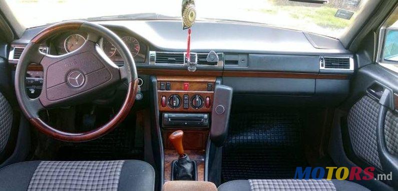 1992' Mercedes-Benz 124 photo #2