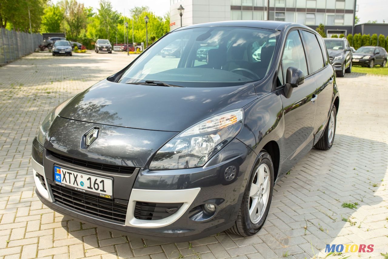 2010' Renault Scenic photo #2