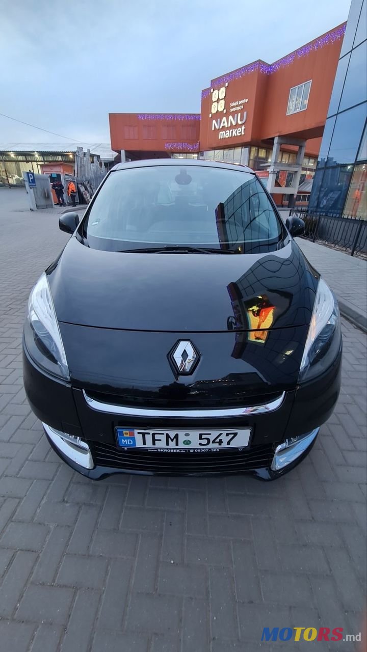2013' Renault Scenic photo #1