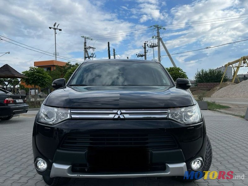 2015' Mitsubishi Outlander photo #1