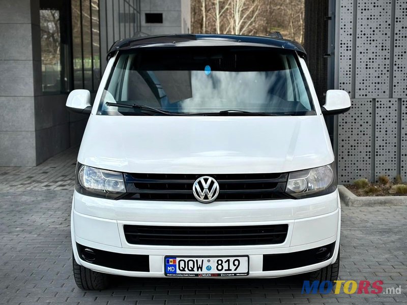 2011' Volkswagen Transporter photo #3