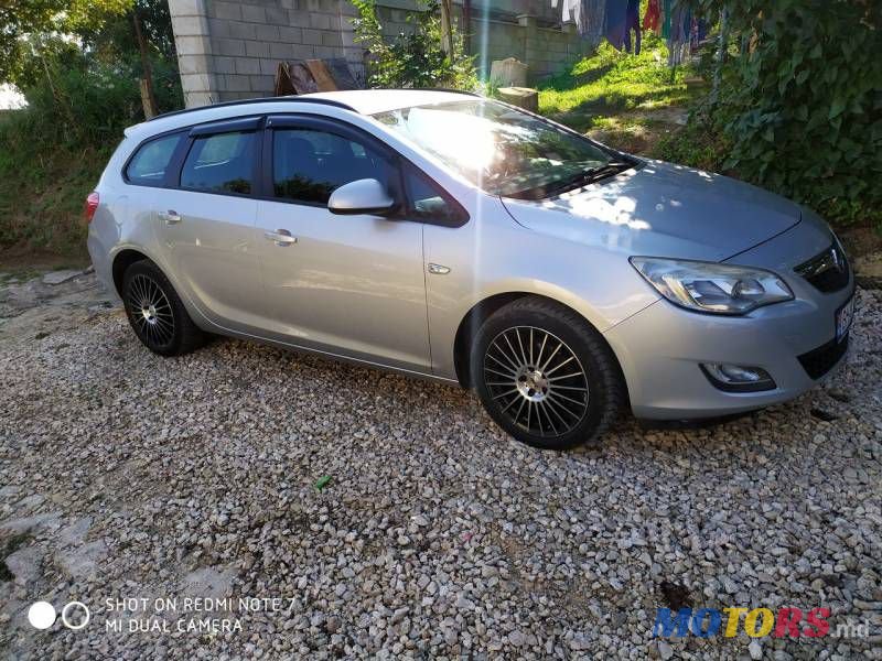 2012' Opel Astra photo #5