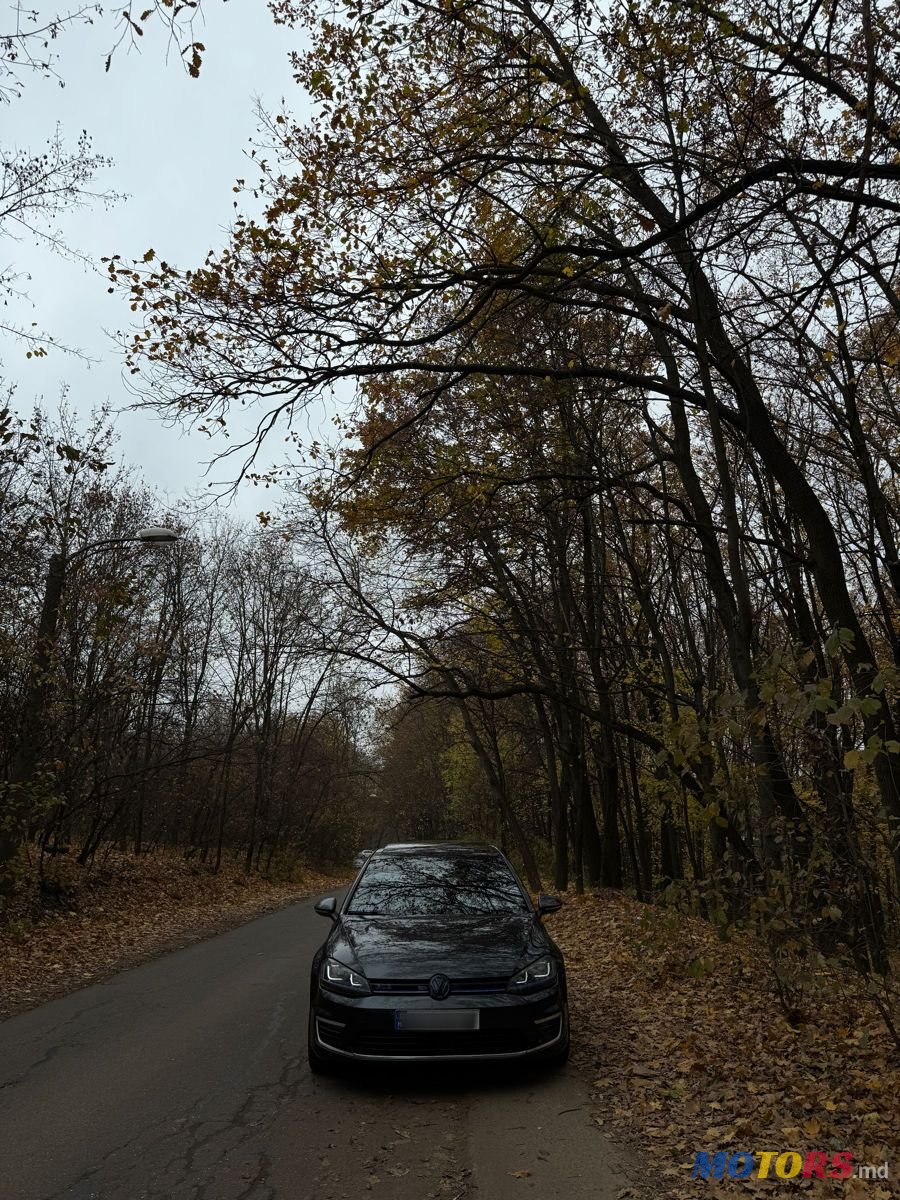 2015' Volkswagen Golf photo #2