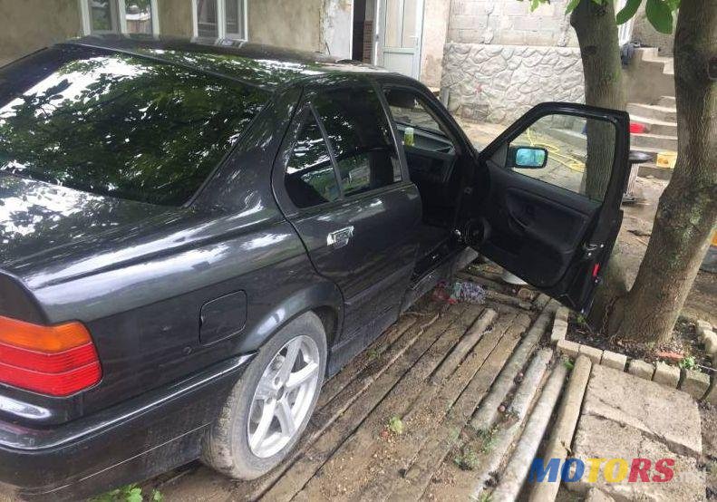 1992' BMW 3 photo #1
