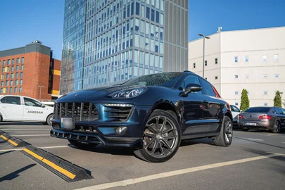 2018' Porsche Macan