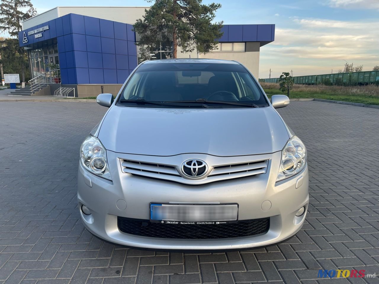 2010' Toyota Auris photo #2