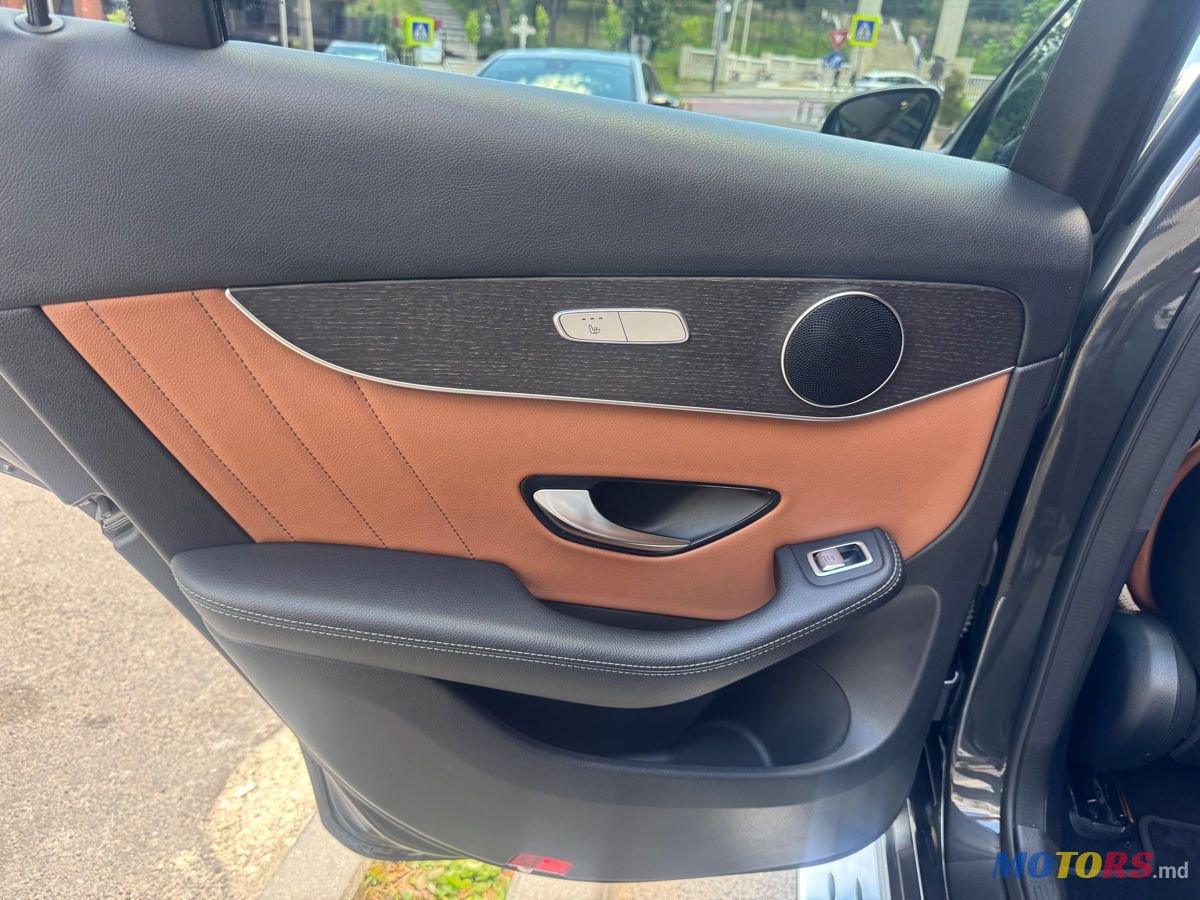 2020' Mercedes-Benz GLC photo #5