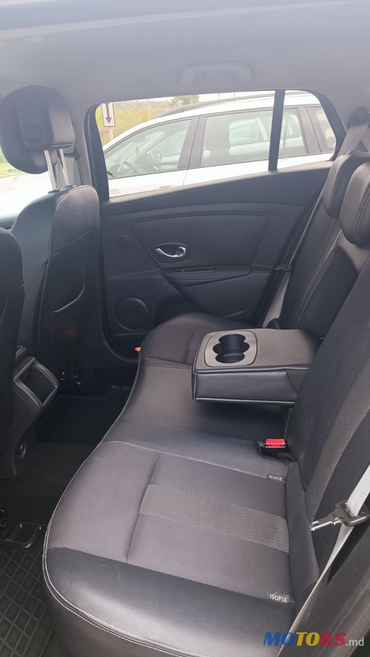 2010' Renault Megane photo #6