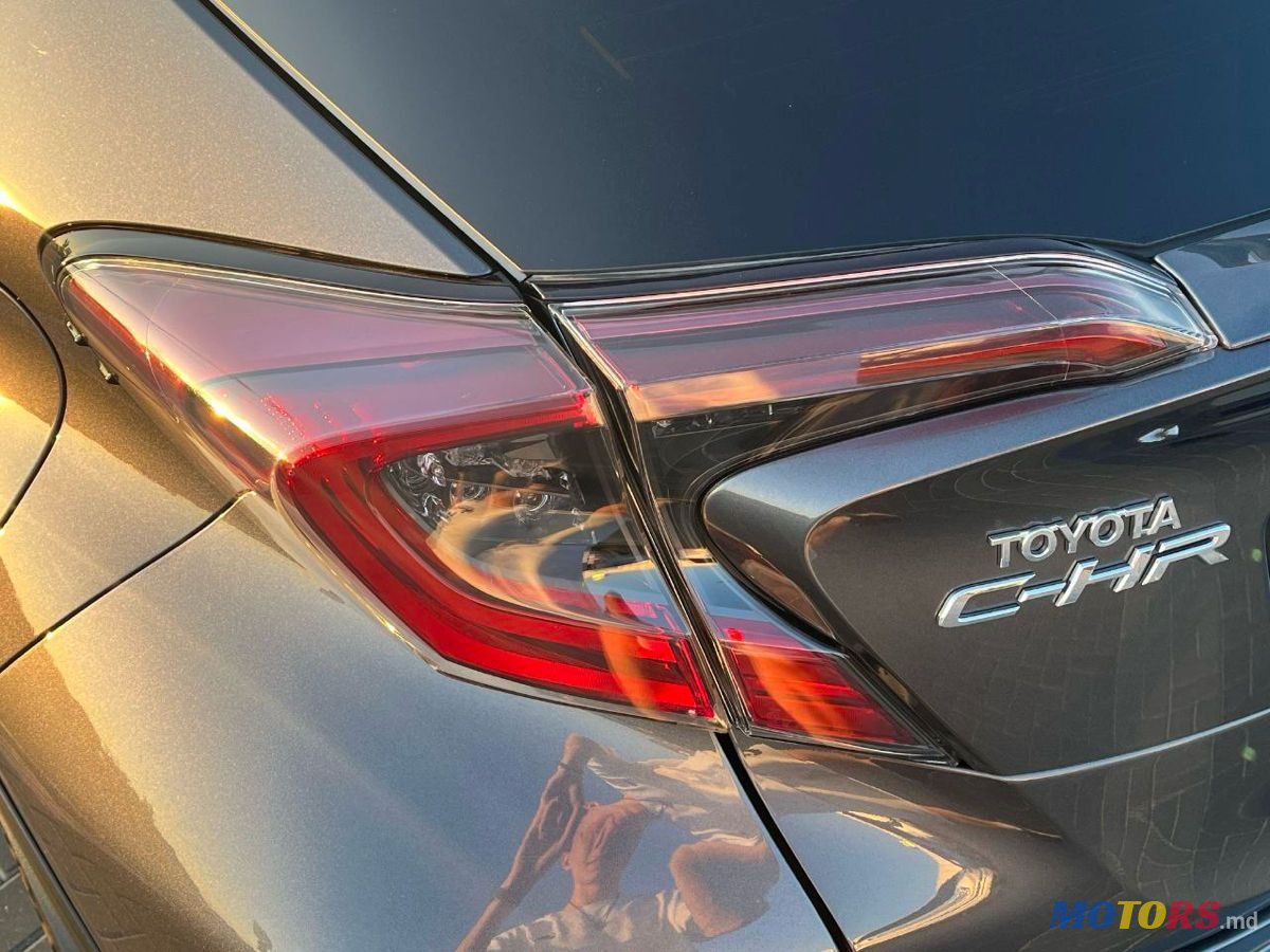 2018' Toyota C-HR photo #3