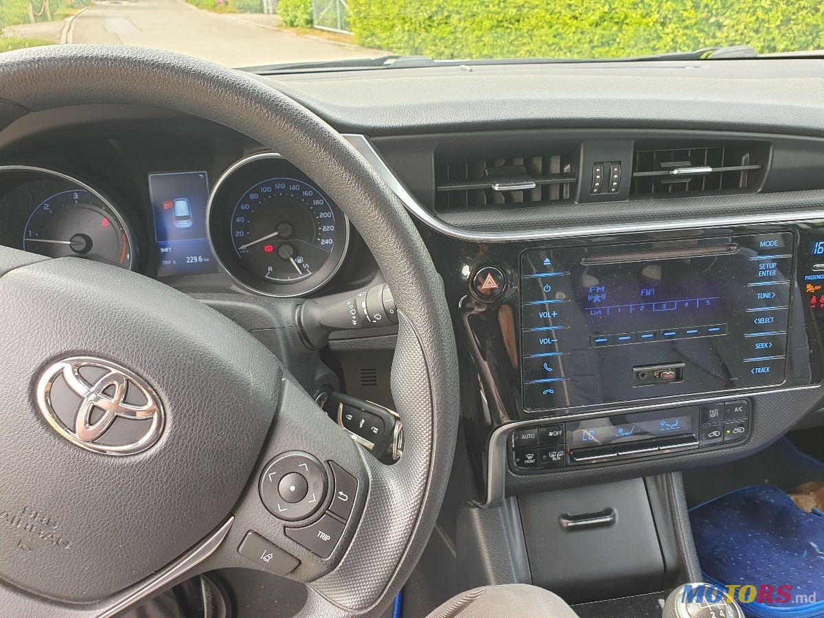 2017' Toyota Auris photo #6