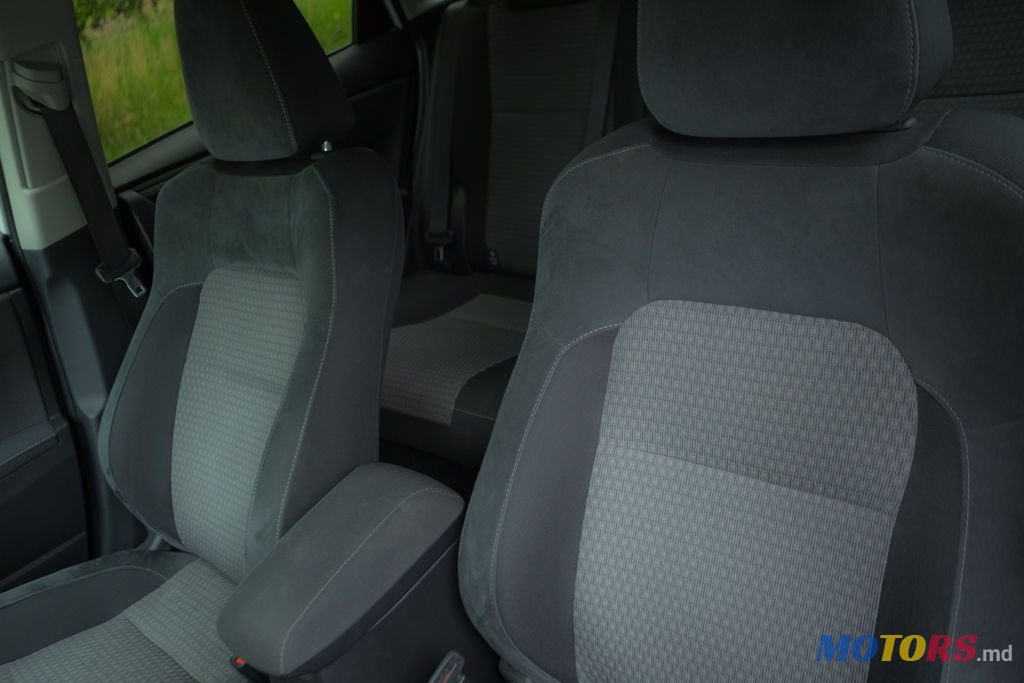 2016' Toyota Auris photo #5