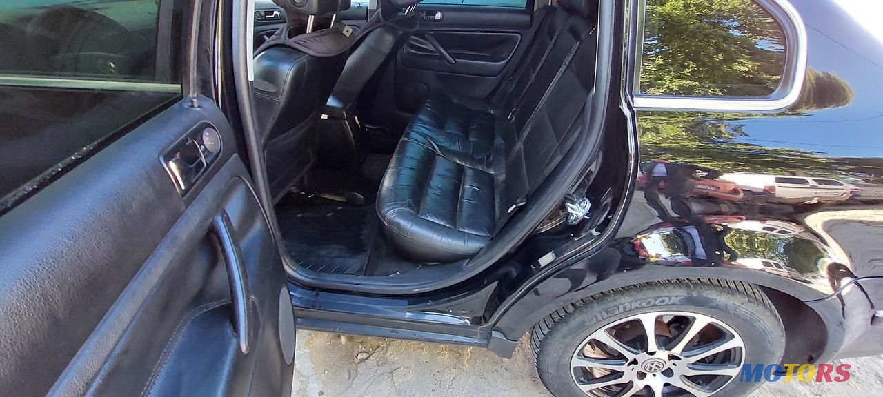 2001' Volkswagen Passat photo #3