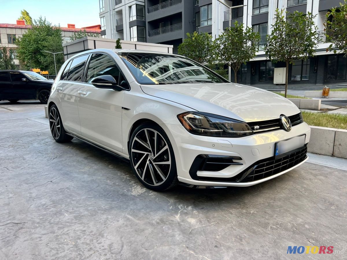 2019' Volkswagen Golf photo #6