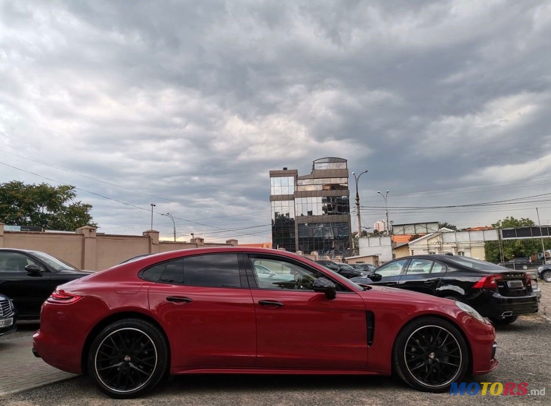 2018' Porsche Panamera photo #5
