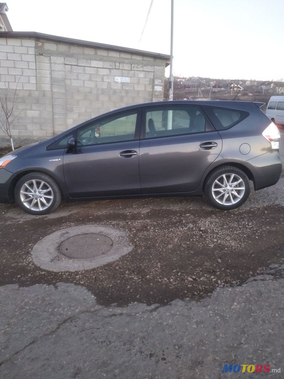 2012' Toyota Prius photo #3