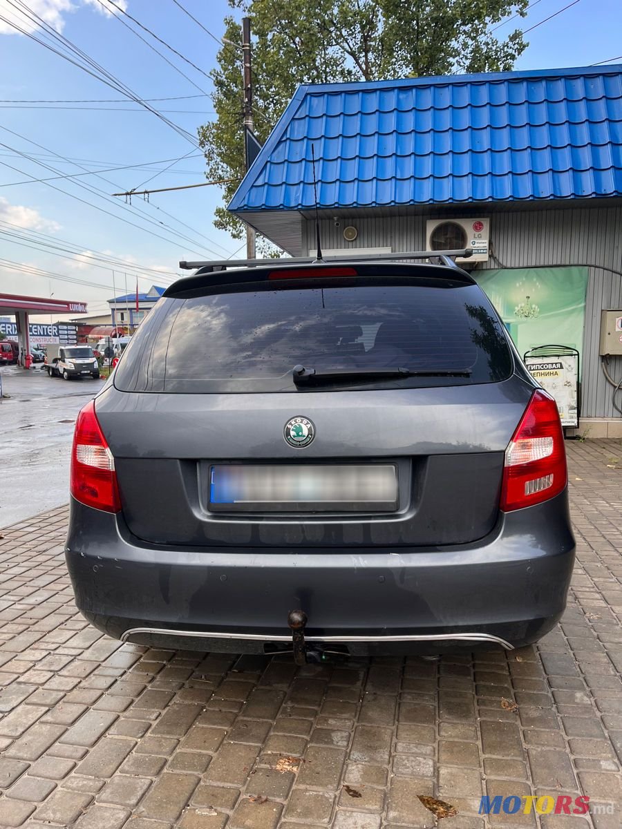 2012' Skoda Fabia photo #3