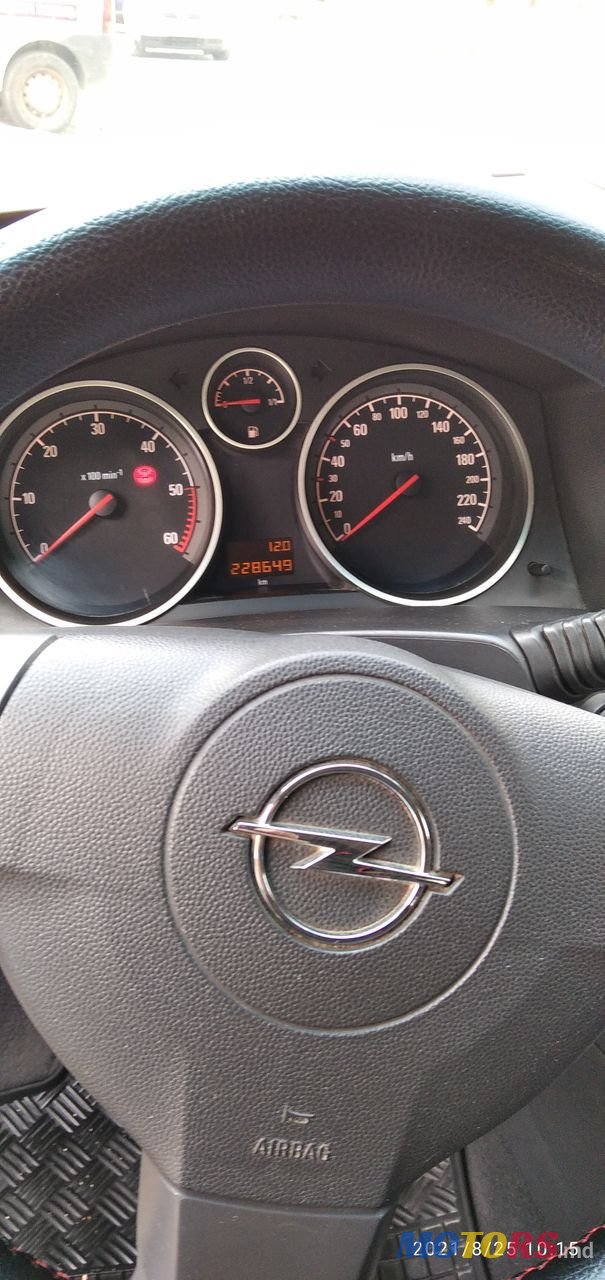 2005' Opel Astra photo #2