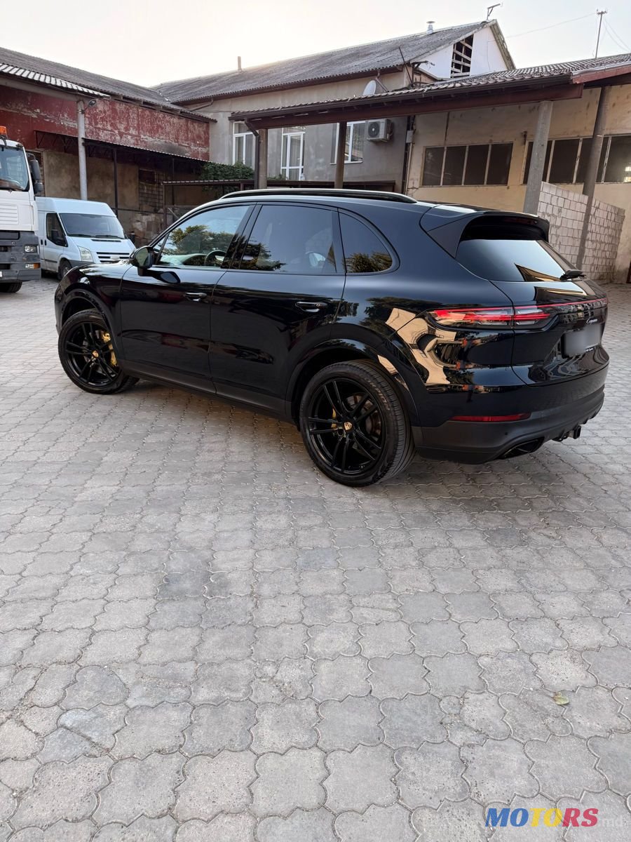 2021' Porsche Cayenne photo #4