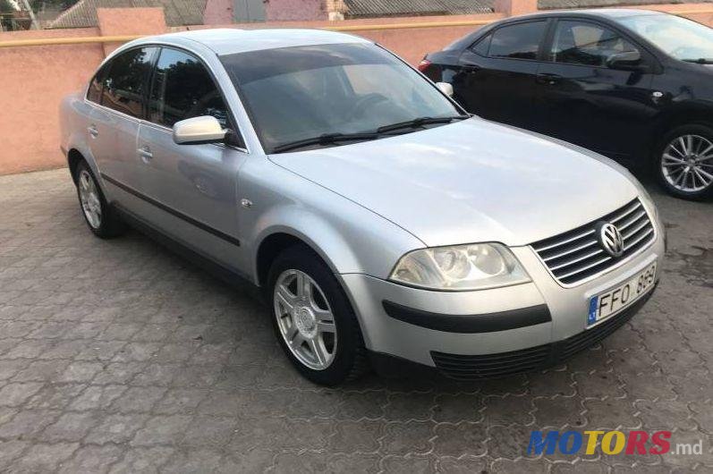 2001' Volkswagen Passat photo #1