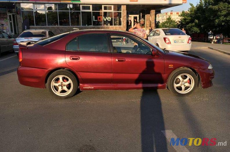 1998' Mitsubishi Carisma photo #2
