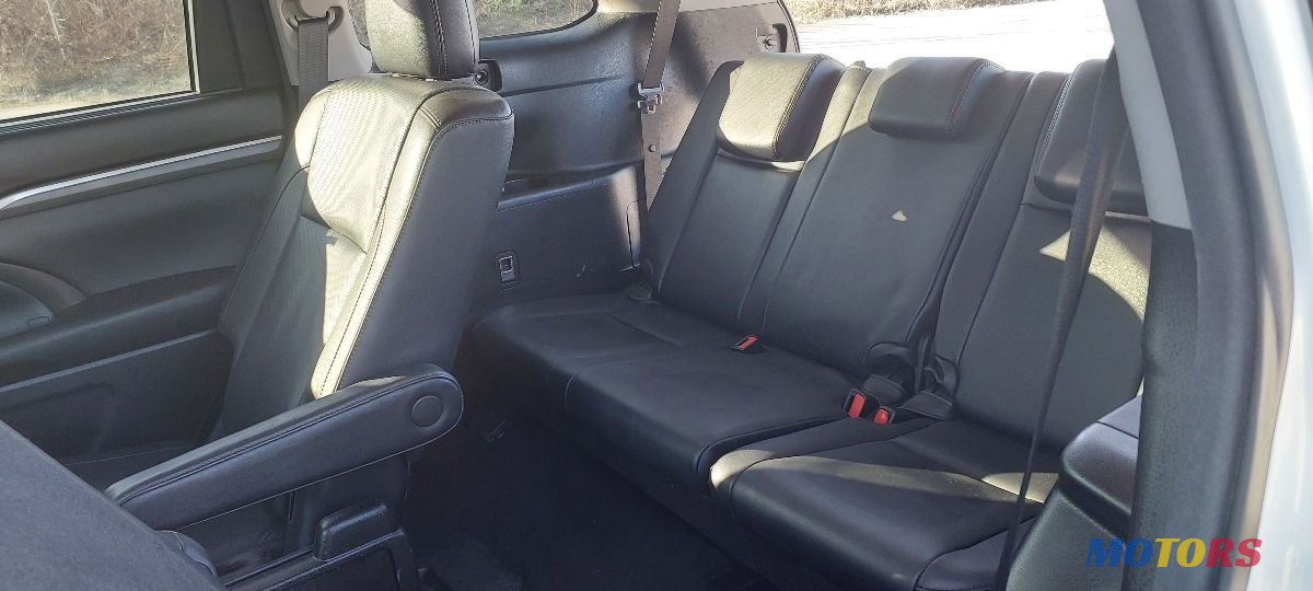 2017' Toyota Highlander photo #6