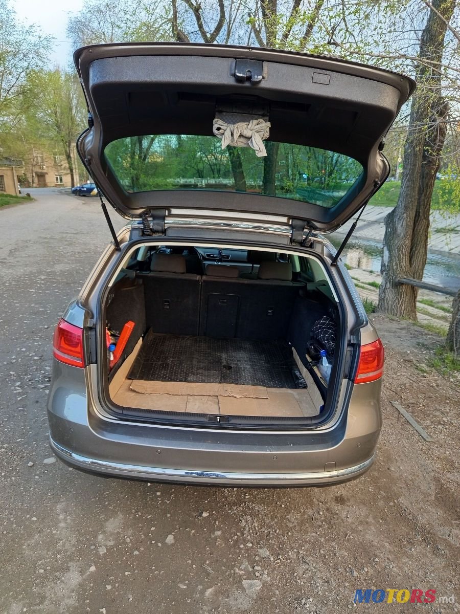 2011' Volkswagen Passat photo #1