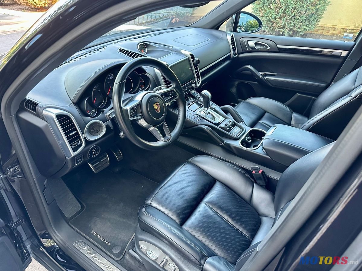 2017' Porsche Cayenne photo #5