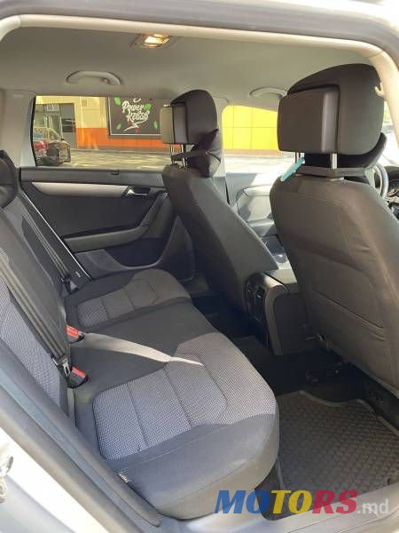 2011' Volkswagen Passat photo #6