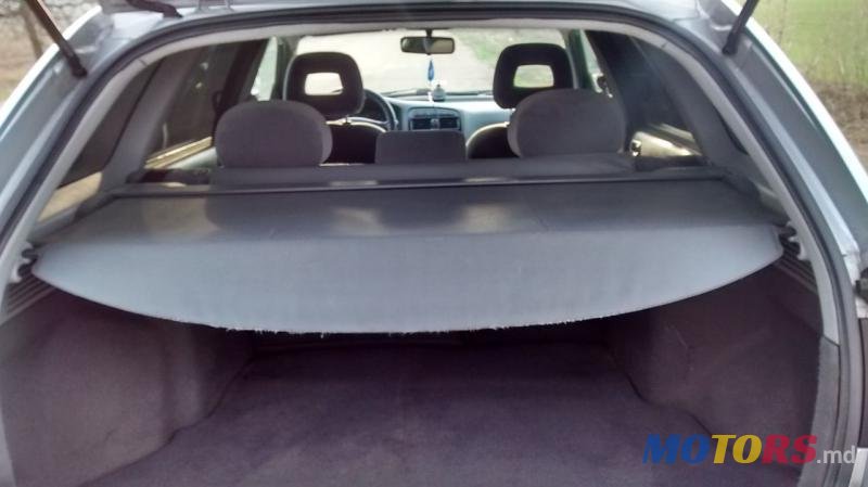 2000' Toyota Avensis photo #2