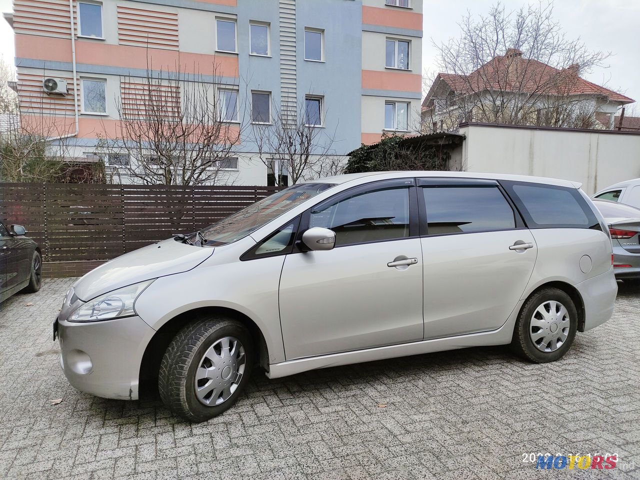 2008' Mitsubishi Grandis photo #1