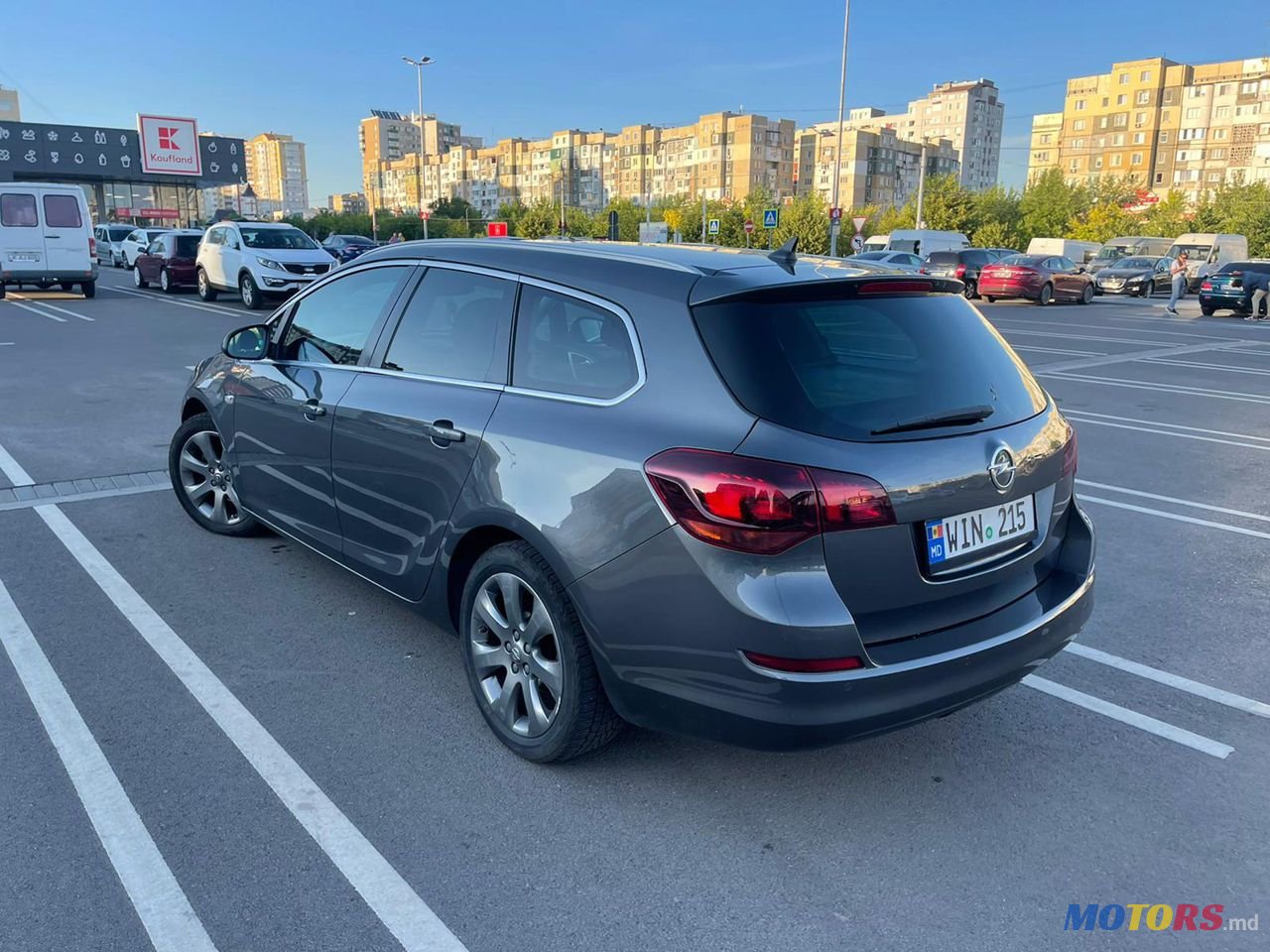 2011' Opel Astra photo #1