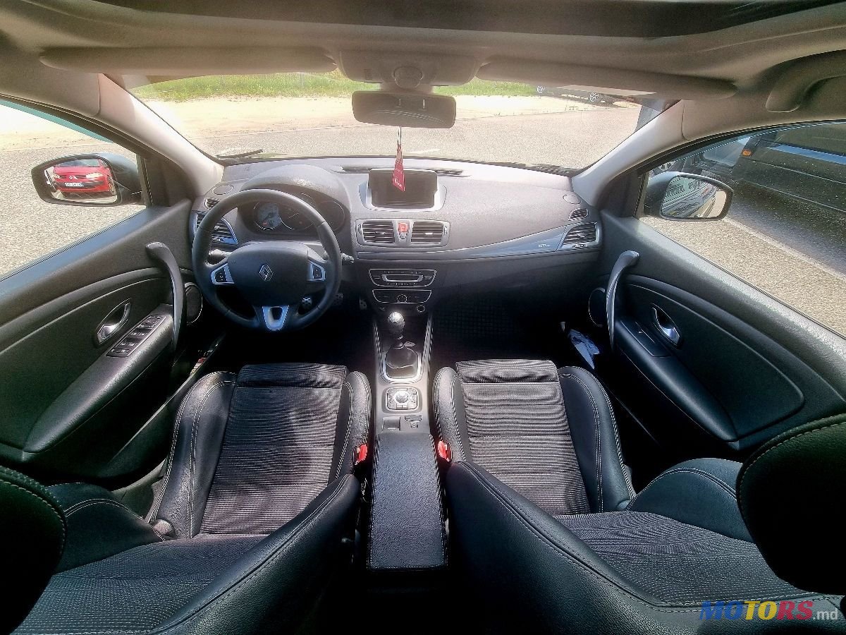 2011' Renault Megane photo #2