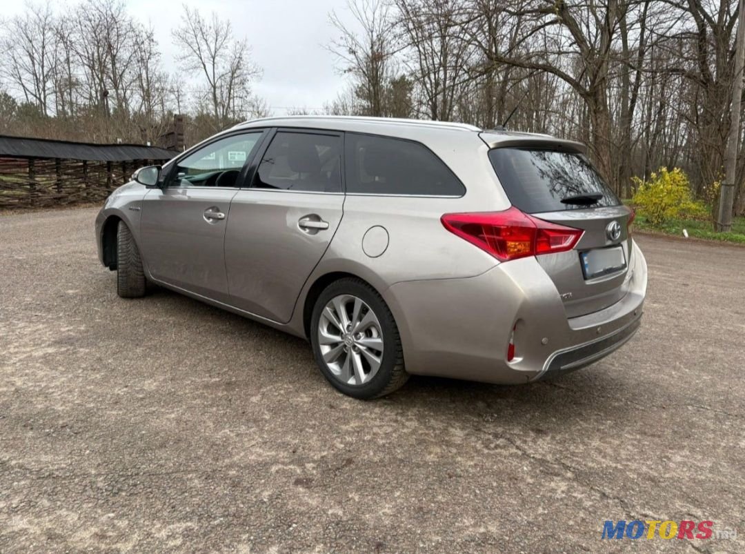 2013' Toyota Auris photo #4