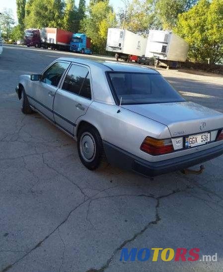 1987' Mercedes-Benz 124 photo #1