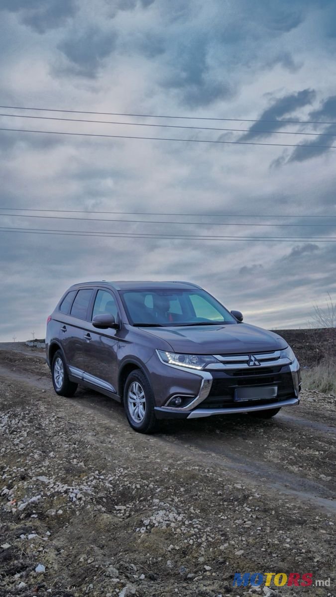2017' Mitsubishi Outlander photo #5