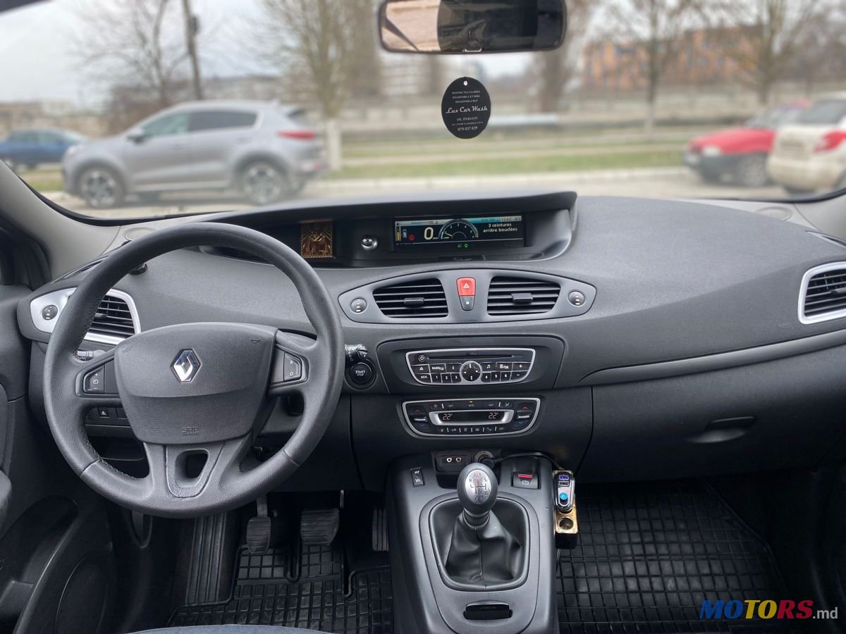 2010' Renault Grand Scenic photo #5