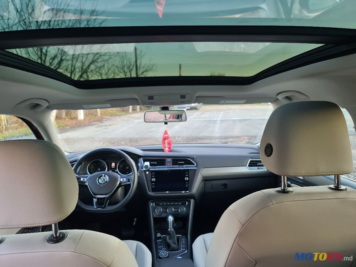 2019' Volkswagen Tiguan photo #6