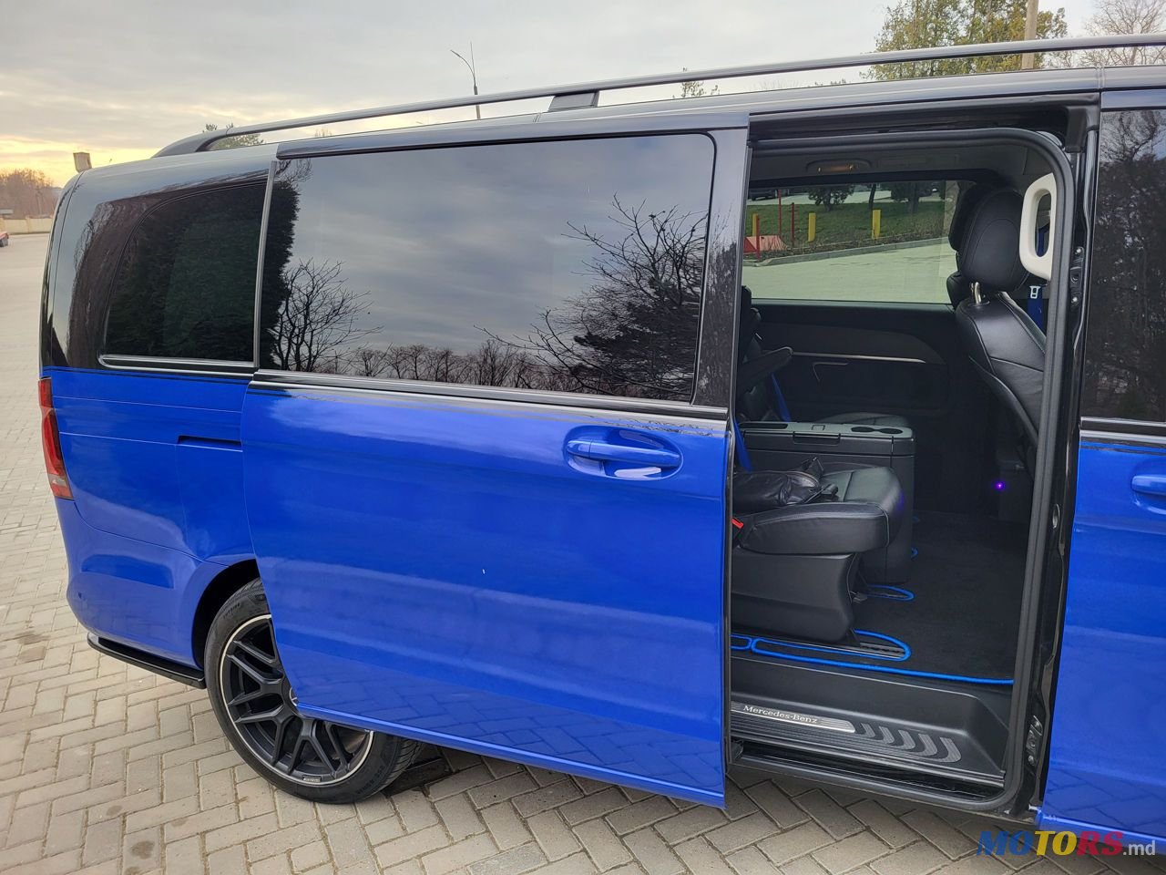 2017' Mercedes-Benz V-Class photo #3