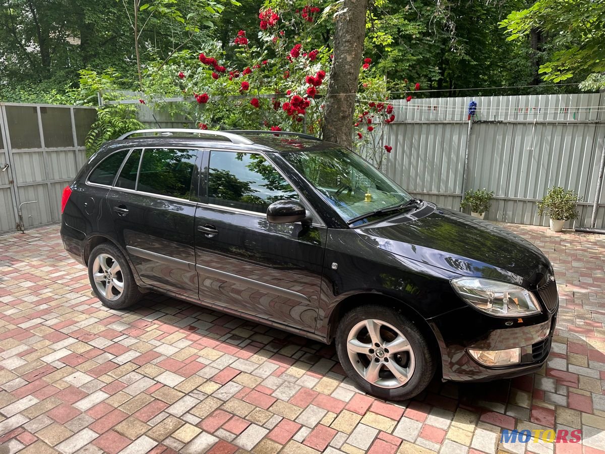 2013' Skoda Fabia photo #2