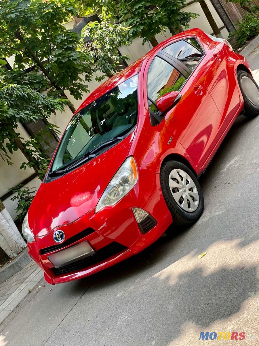 2016' Toyota Prius c photo #1