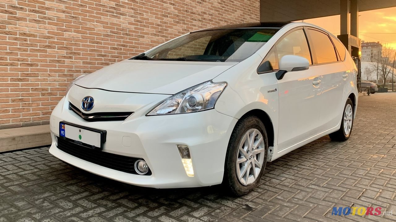 2012' Toyota Prius Plus photo #1