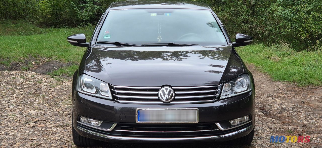 2011' Volkswagen Passat photo #5