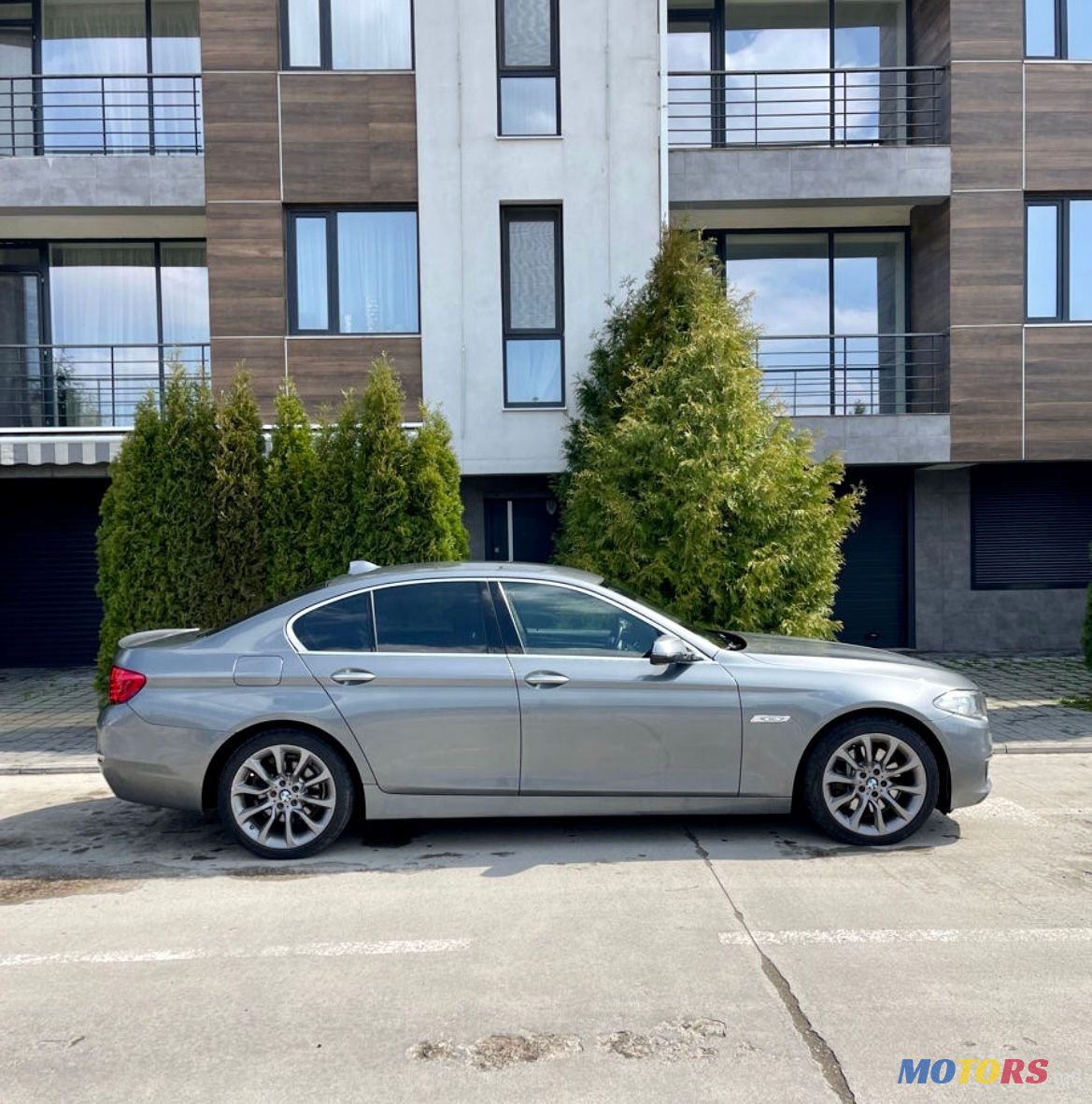 2013' BMW 5 Series photo #1