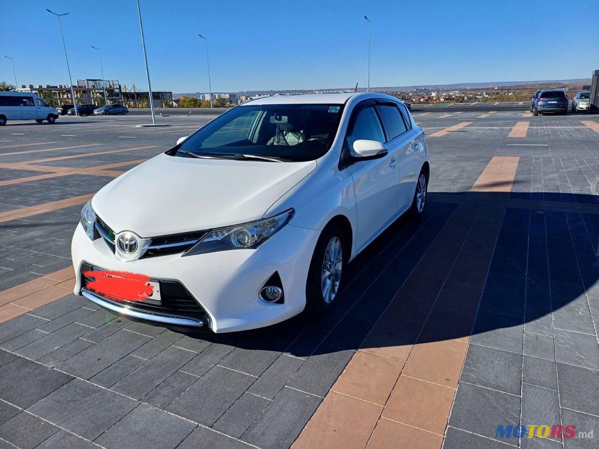 2013' Toyota Auris photo #6