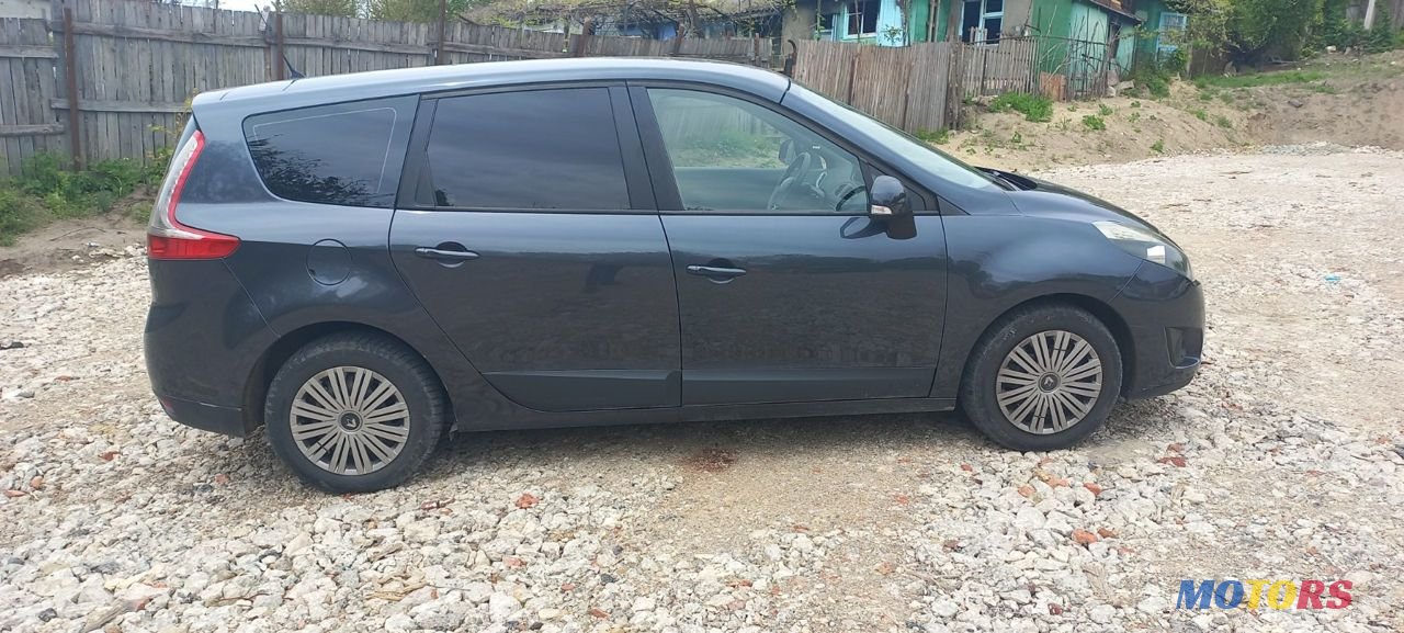 2009' Renault Grand Scenic photo #5